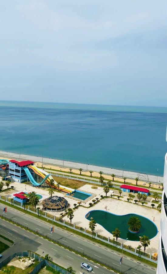 Sea View Studio Apartment In Orbi Residence Batumi Luaran gambar